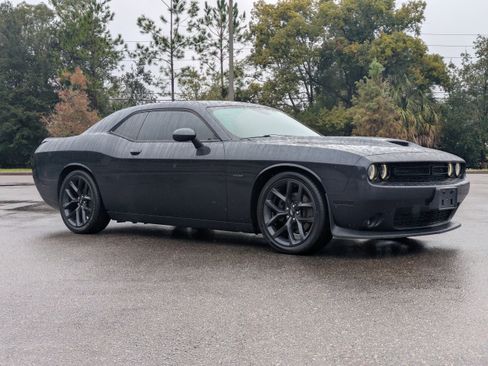 Used 2019 Dodge Challenger R/T w/ Blacktop Package image 3