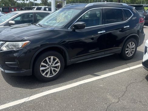 Used 2019 Nissan Rogue SV FWD image 4