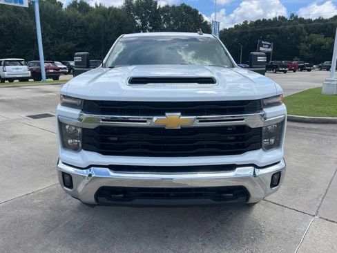 Used 2024 Chevrolet Silverado 2500 LT AWD/4WD image 11