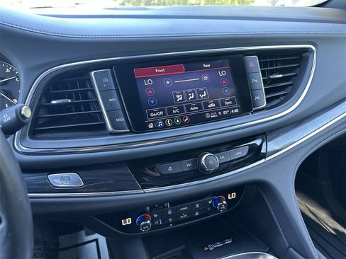 Used 2022 Buick Enclave Premium image 19
