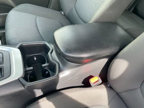 Used 2025 Toyota RAV4 XLE AWD/4WD image 27