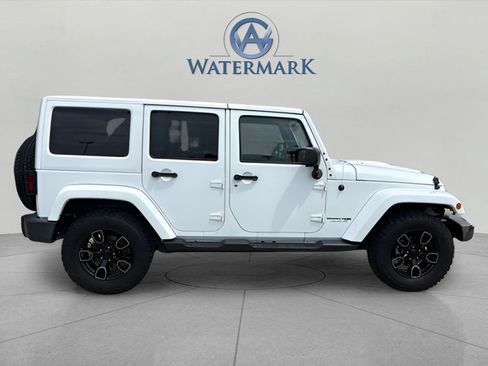 Used 2018 Jeep Wrangler Unlimited Sahara AWD/4WD image 10