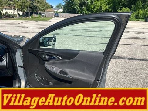 Used 2017 Chevrolet Malibu LT FWD image 36