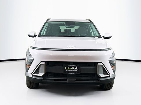 Used 2025 Hyundai Kona SEL image 2
