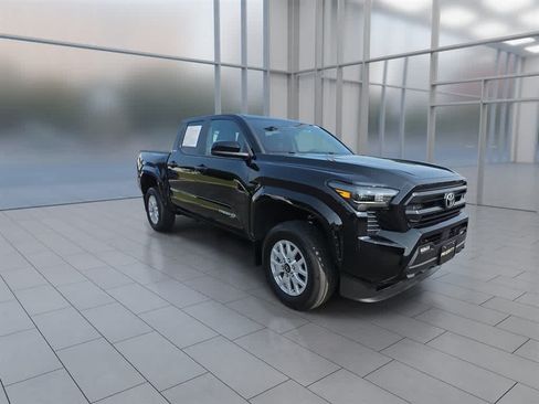 Used 2024 Toyota Tacoma SR5 AWD/4WD image 3