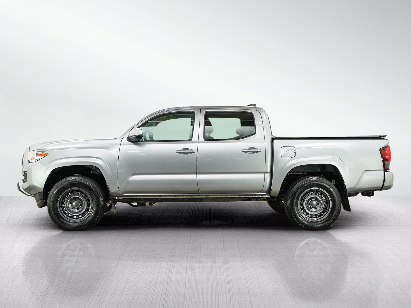 Used 2021 Toyota Tacoma SR AWD/4WD image 2