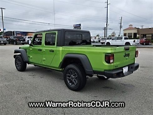 New 2025 Jeep Gladiator Sport image 9