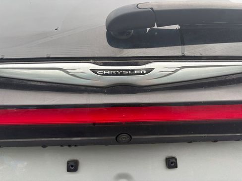 Certified 2024 Chrysler Pacifica Touring-L image 17