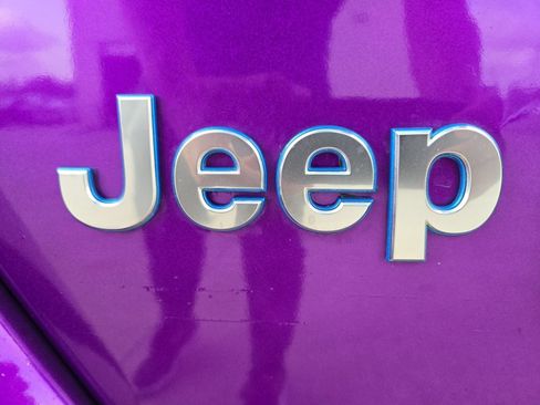 Used 2023 Jeep Wrangler Unlimited Sahara w/ Cold Weather Group AWD/4WD image 9