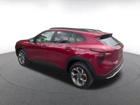 Used 2025 Chevrolet Trax LT w/ LT Convenience Package FWD image 10