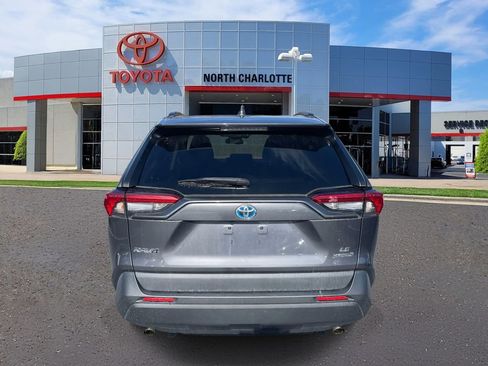 Used 2020 Toyota RAV4 LE image 8