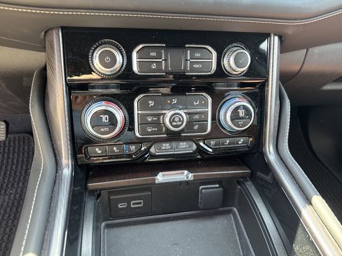 Used 2023 GMC Yukon Denali Ultimate AWD/4WD image 26