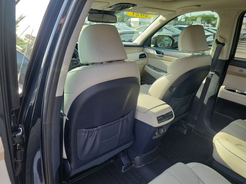Used 2021 Hyundai Palisade Limited FWD image 17