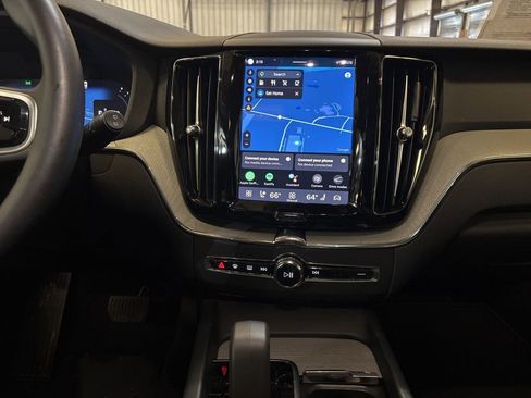 Used 2025 Volvo XC60 B5 Plus image 31