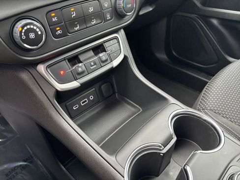 Used 2024 GMC Terrain SLE FWD image 40