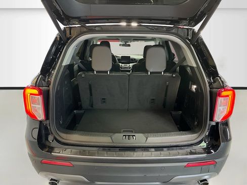 Used 2023 Ford Explorer XLT w/ Equipment Group 202A AWD/4WD image 27
