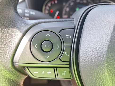 Used 2025 Toyota RAV4 XLE FWD image 21