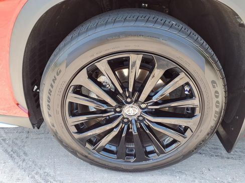 Used 2024 Toyota Highlander XSE FWD image 9