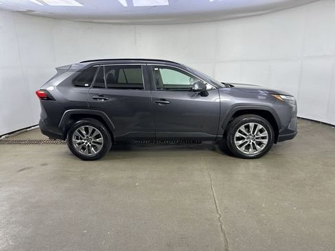 Used 2022 Toyota RAV4 XLE Premium AWD/4WD image 38