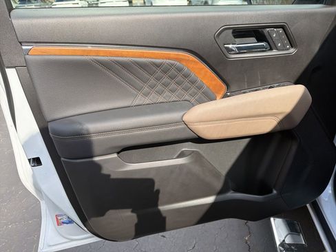 Used 2026 GMC Canyon Denali image 7