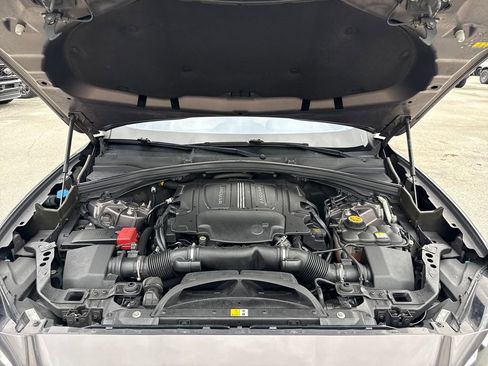 Used 2017 Jaguar F-PACE Premium image 28