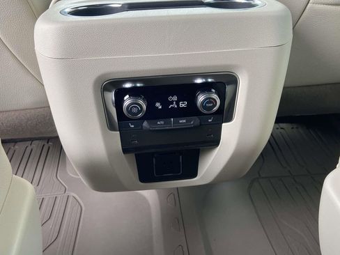 Used 2025 GMC Yukon Denali AWD/4WD image 14