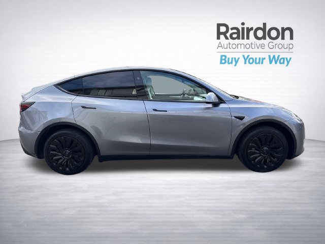 Used 2025 Tesla Model Y Long Range RWD image 8