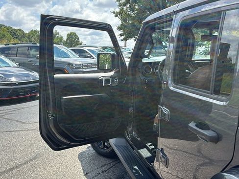 Used 2023 Jeep Wrangler Unlimited Sahara w/ Cold Weather Group AWD/4WD image 14