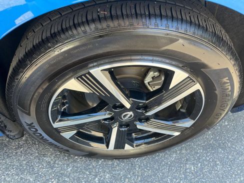 Used 2025 Nissan Sentra SV FWD image 28