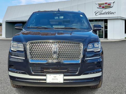 Used 2024 Lincoln Navigator L 4WD image 2