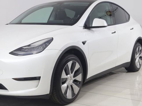Used 2021 Tesla Model Y Long Range image 51