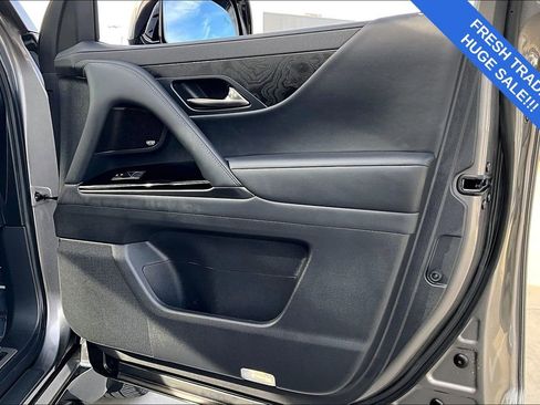 Used 2025 Lexus LX 600 4WD w/ Luxury Package image 26