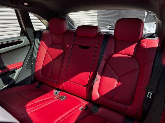 Certified 2026 Porsche Macan AWD/4WD image 25