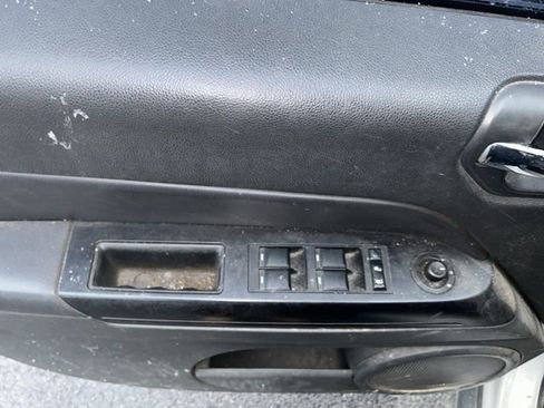 Used 2011 Jeep Compass 2WD image 27