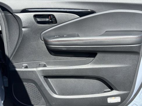 Used 2024 Honda Passport Black Edition image 18