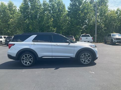 Certified 2025 Ford Explorer Platinum w/ Ultimate Package AWD/4WD image 4