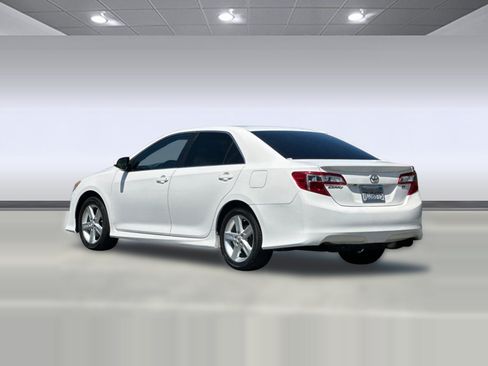 Used 2014 Toyota Camry SE w/ Fleet Convenience Package FWD image 3