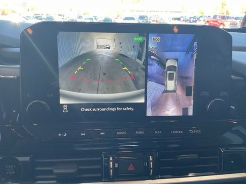 Used 2025 Nissan Pathfinder SL image 14