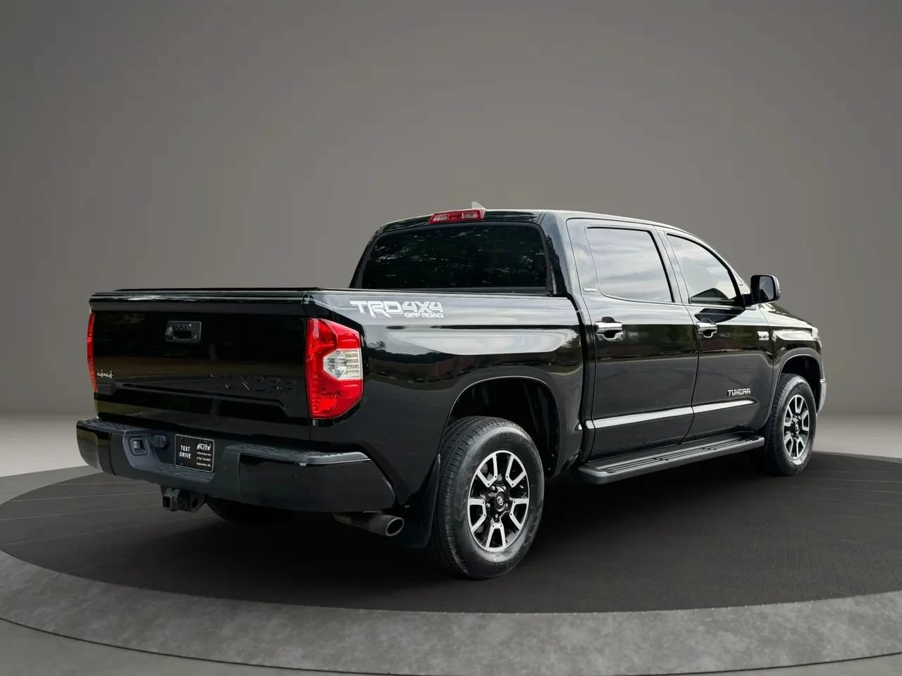 Used 2021 Toyota Tundra Limited w/ Limited Premium Package AWD/4WD image 4