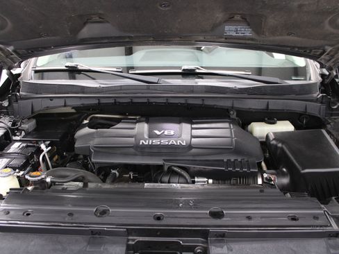 Used 2017 Nissan Titan SV AWD/4WD image 10