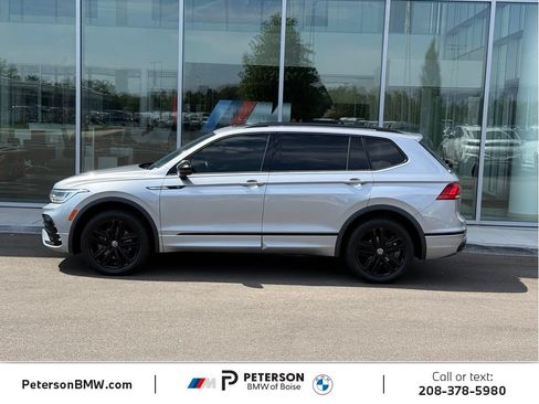 Used 2022 Volkswagen Tiguan SE R-Line AWD/4WD image 2