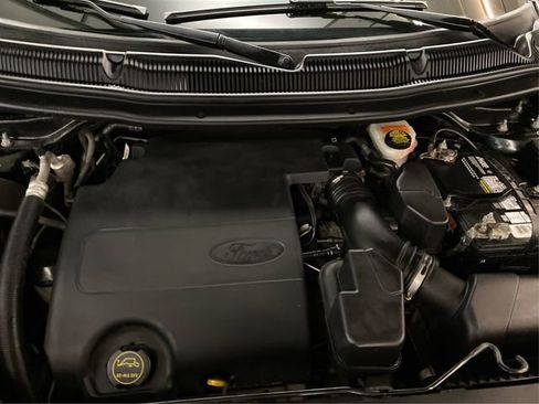 Used 2016 Ford Explorer XLT w/ Equipment Group 202A AWD/4WD image 12