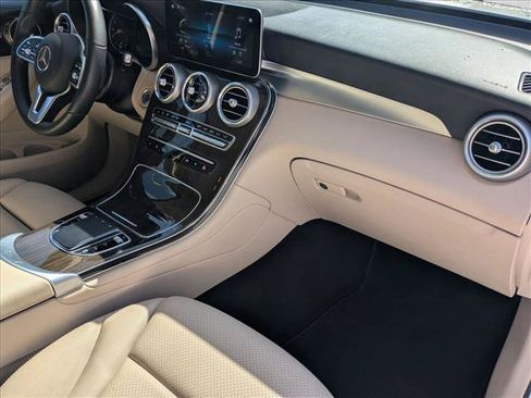 Used 2022 Mercedes-Benz GLC 300 4MATIC image 21