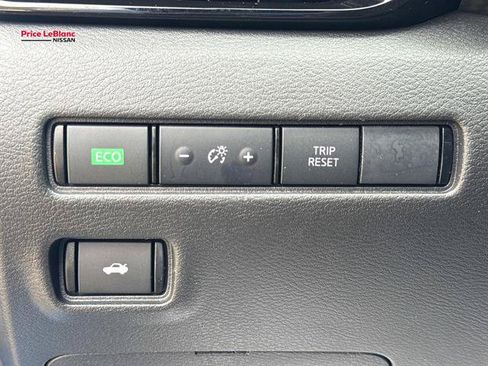 Used 2025 Nissan Sentra SV FWD image 20