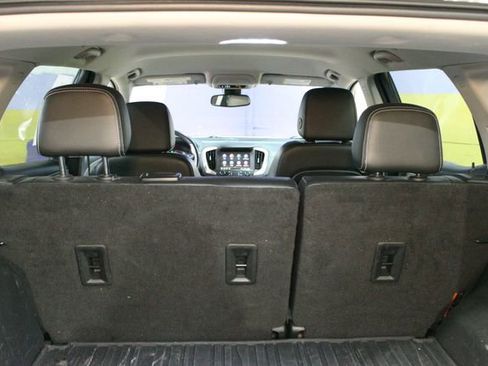 Used 2022 GMC Terrain SLT w/ Infotainment Package II AWD/4WD image 16