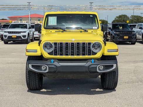 Used 2024 Jeep Wrangler Sahara AWD/4WD image 2