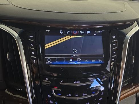Used 2019 Cadillac Escalade Premium Luxury AWD/4WD image 19