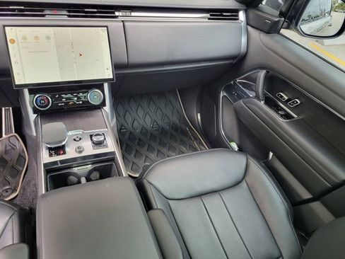 Used 2023 Land Rover Range Rover SE image 16