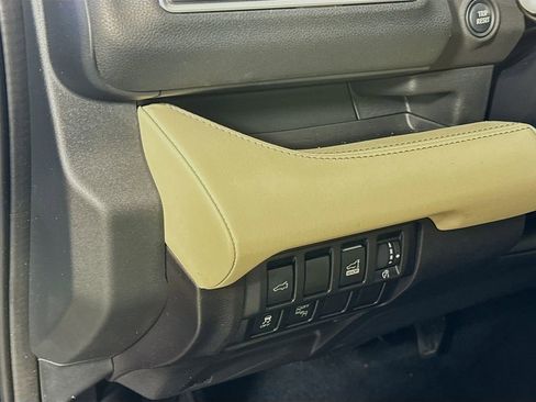 Used 2019 Subaru Ascent Limited image 3