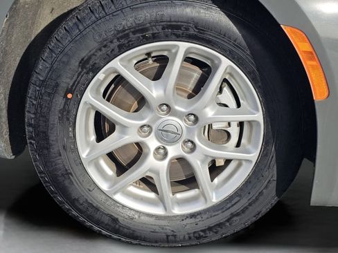 Used 2023 Chrysler Pacifica Touring-L image 17